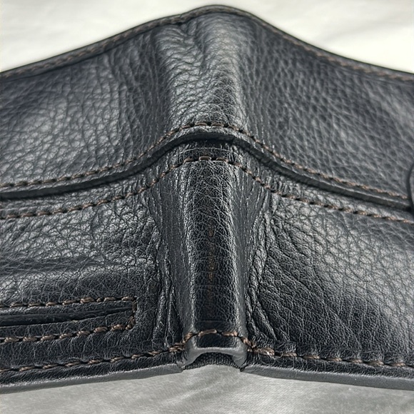 Fossil Black Pebbled Leather Bifold Wallet EUC - Picture 10 of 16